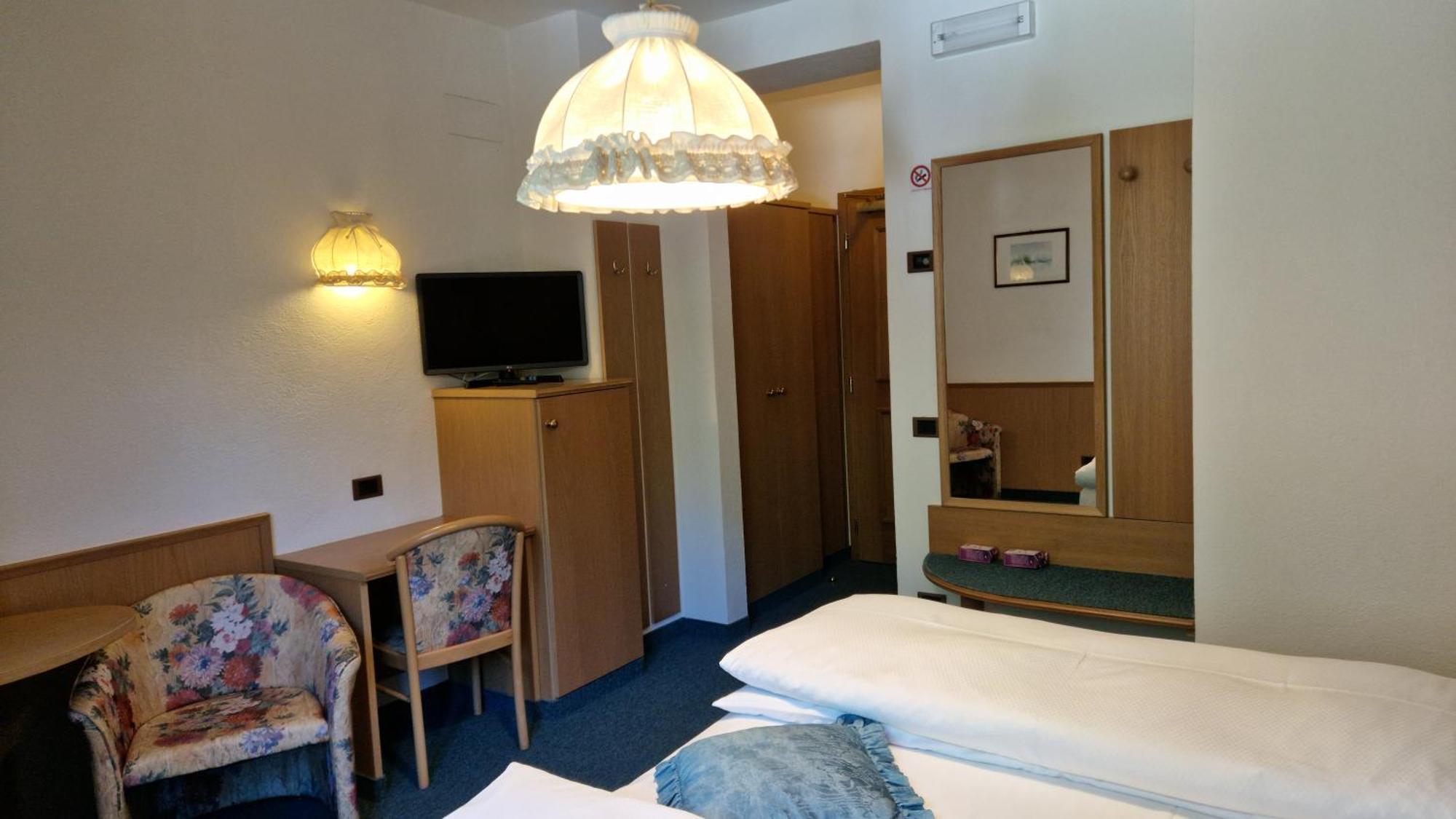 Hotel Roy Malga Ciapela Pokoj fotografie